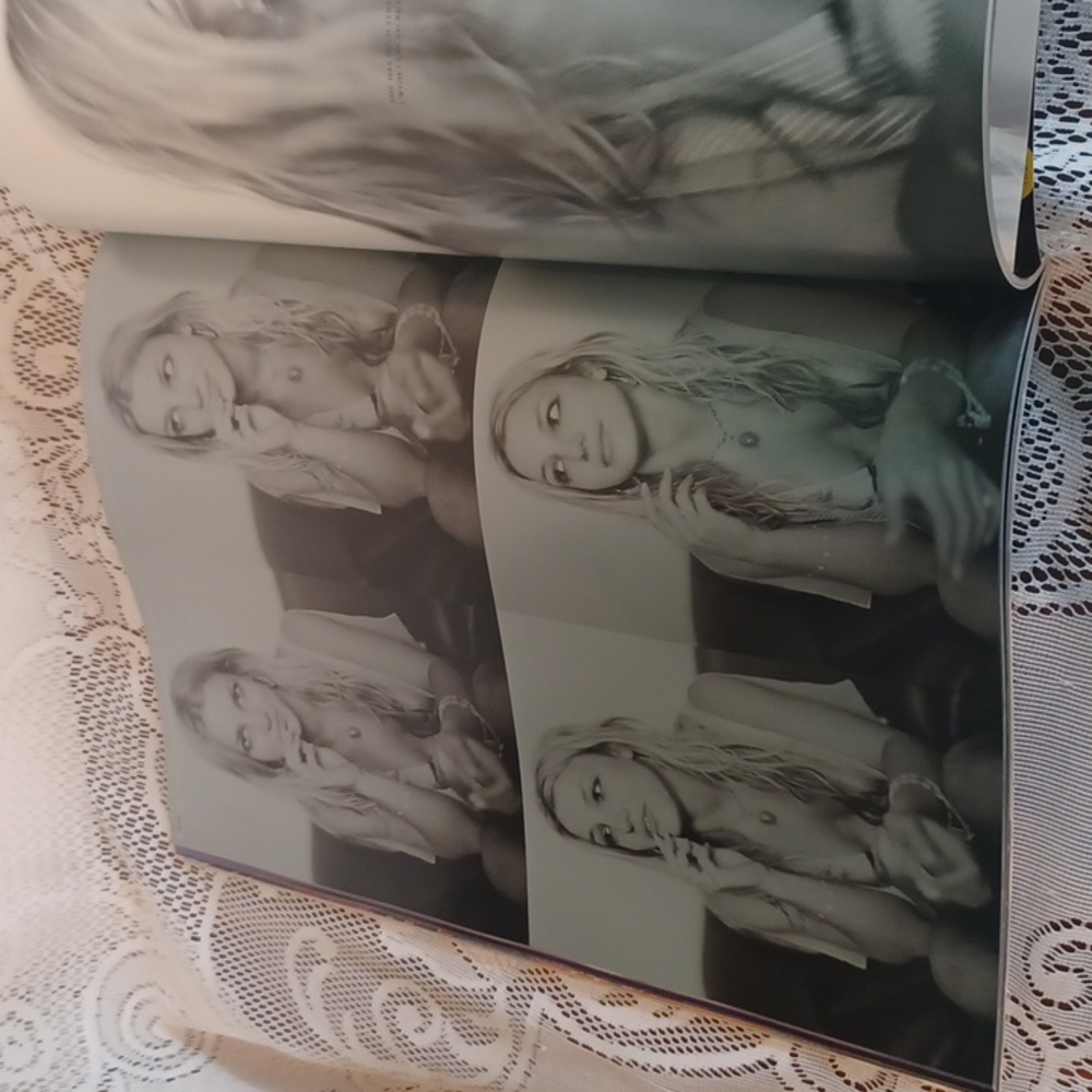 " Stages" Britney Spears 2002 Book With Poster & CD 6252 - Picture 8 of 10